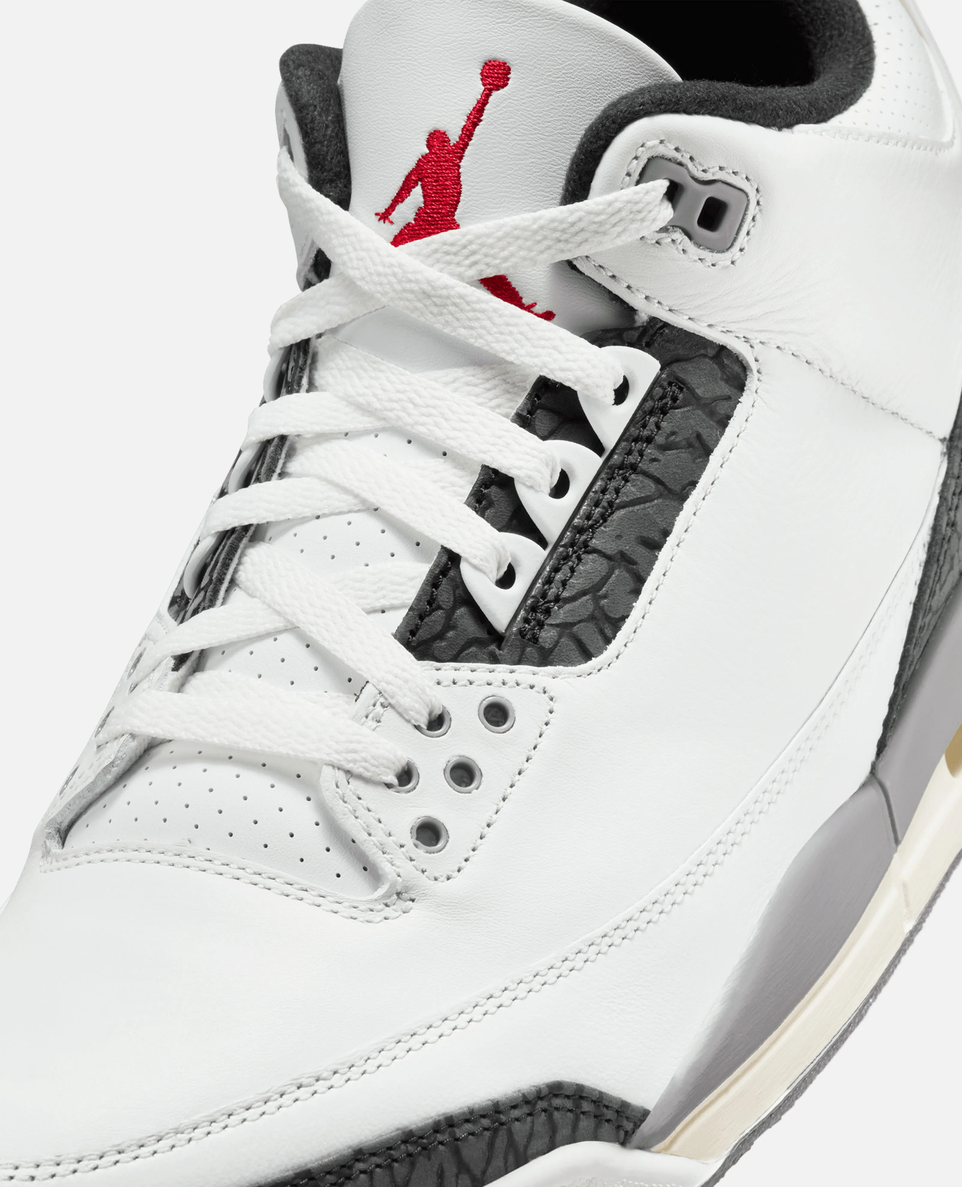 Air Jordan 3 Retro (Summit White/Fire Red-Cement Grey-Black)